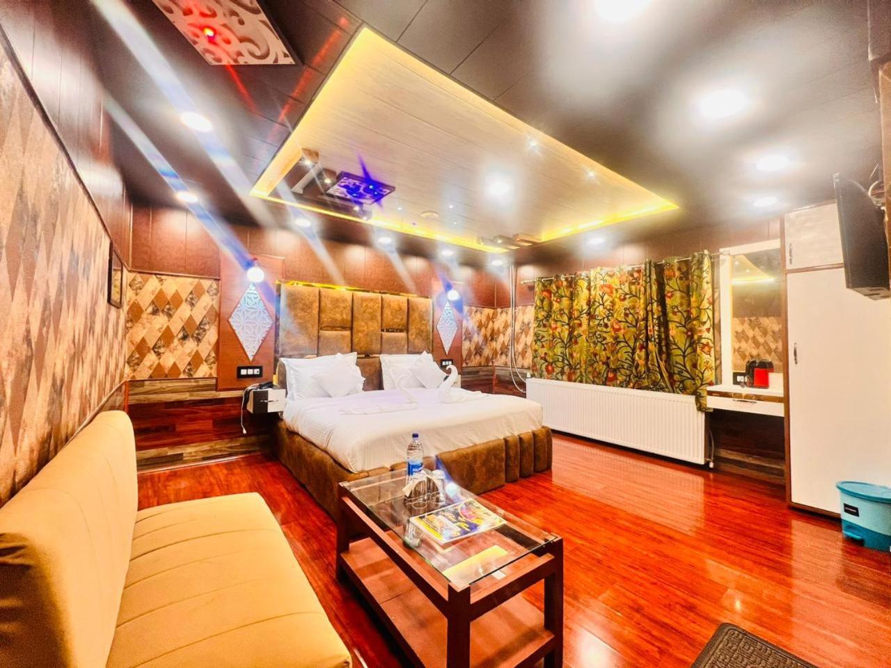 Pine View Resort Gulmarg Eksteriør bilde