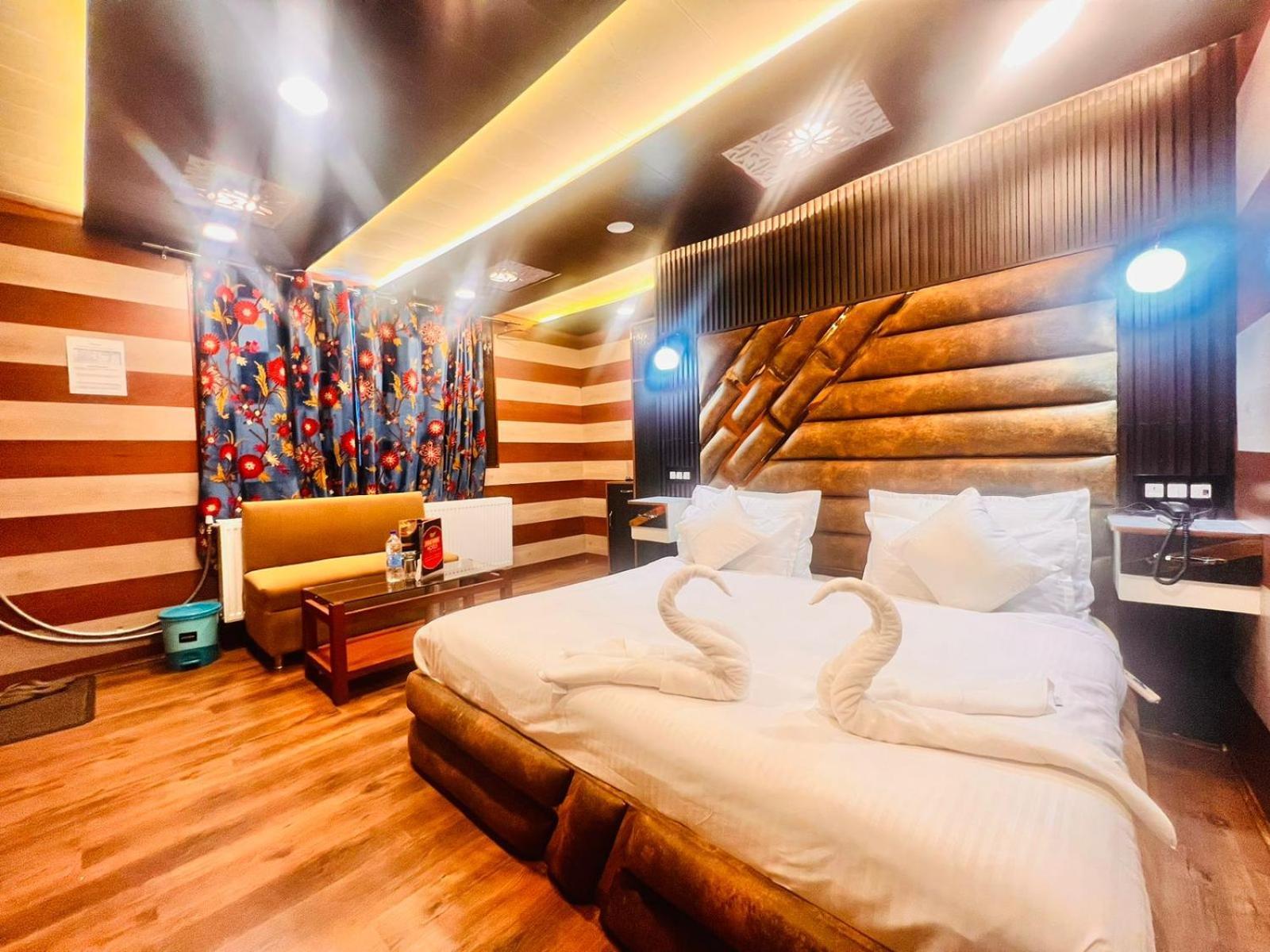 Pine View Resort Gulmarg Eksteriør bilde