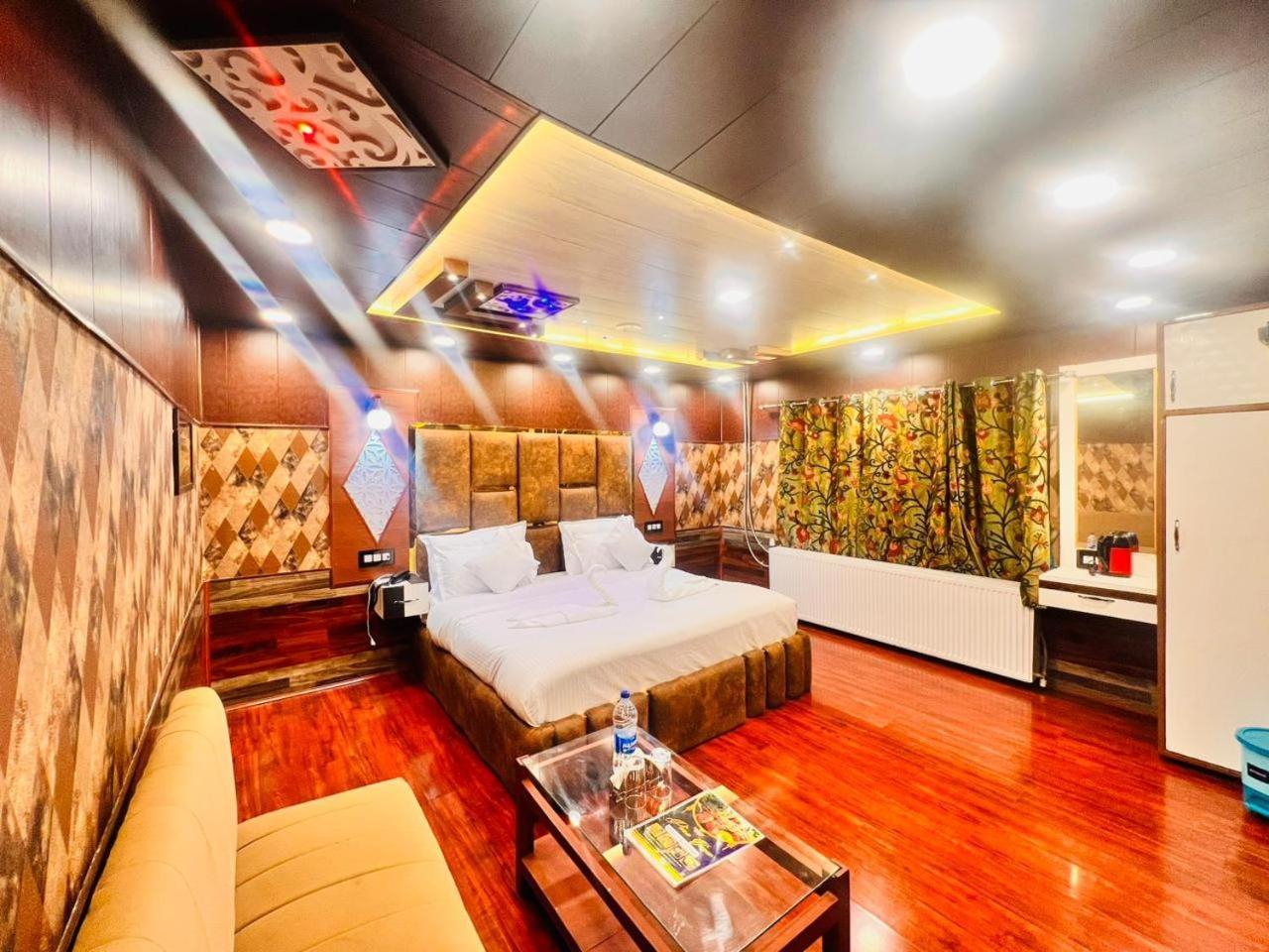 Pine View Resort Gulmarg Eksteriør bilde