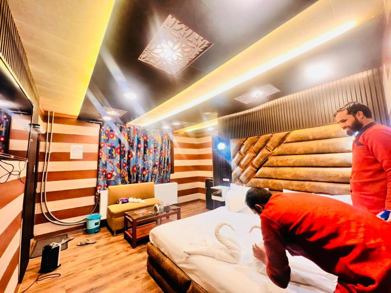 Pine View Resort Gulmarg Eksteriør bilde