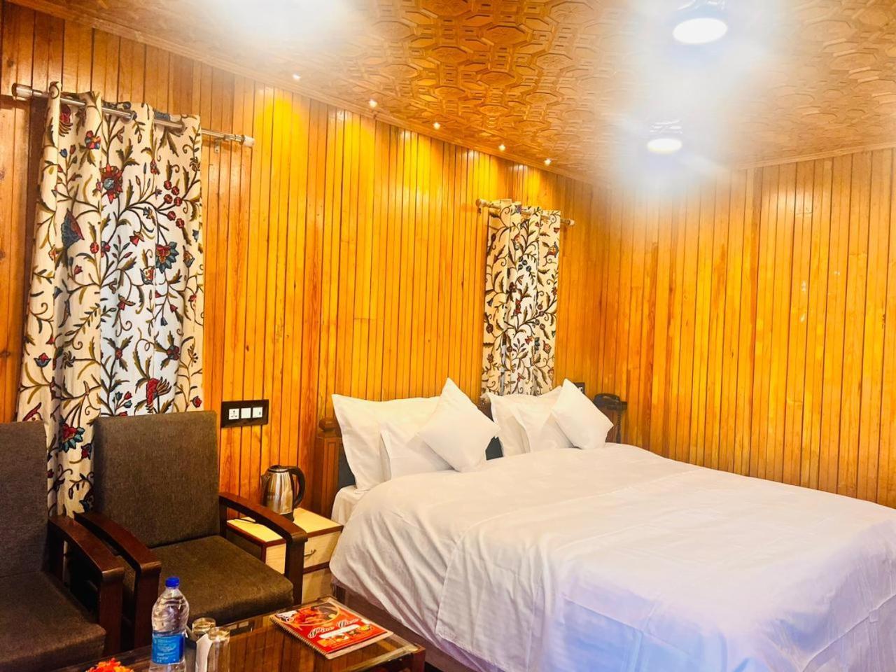 Pine View Resort Gulmarg Eksteriør bilde