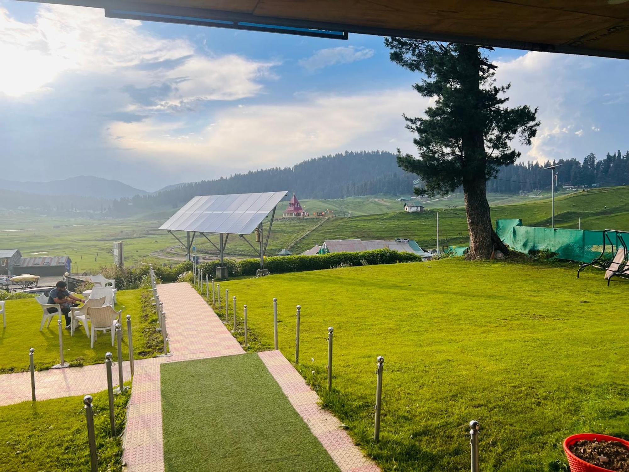 Pine View Resort Gulmarg Eksteriør bilde